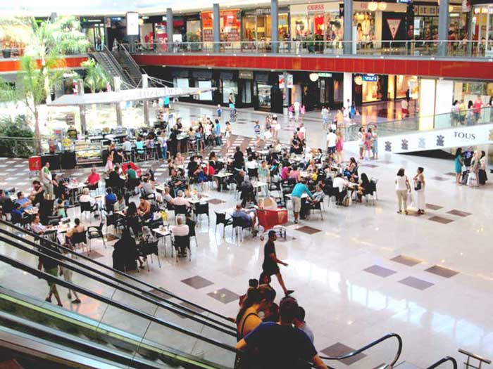 Einkaufzentrum „La Canada“ mit 122 Geschäften
